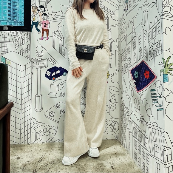 ✈️sold✈️Chanel Black Gold Bag Bum bag Belt - Picture 3 of 16